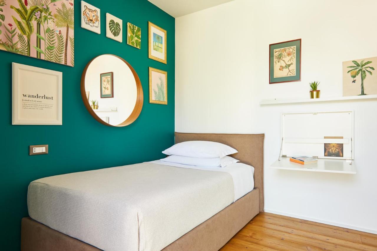 Tropical Micro Studio With Terrace And Duomo Views Milano Esterno foto